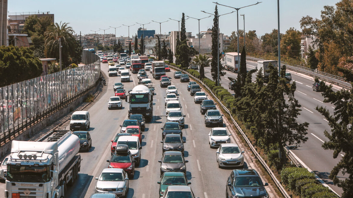 Δεν αντέχεται το κυκλοφοριακό χάος: Κάθε χρόνο προστίθενται 120.000 οχήματα, τρεις οδικές παρεμβάσεις-ελπίδα για ανάσα