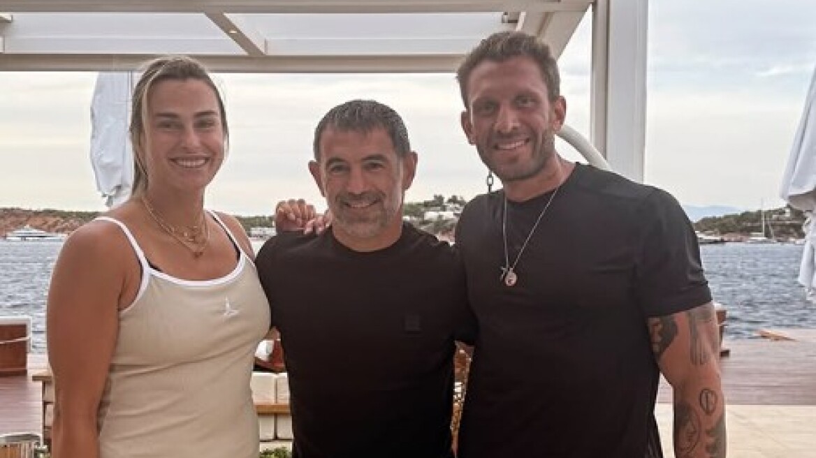 Το τένις συνάντησε το ποδόσφαιρο: Η Σαμπαλένκα φωτογραφήθηκε με τον «θρύλο» Γιώργο Καραγκούνη 