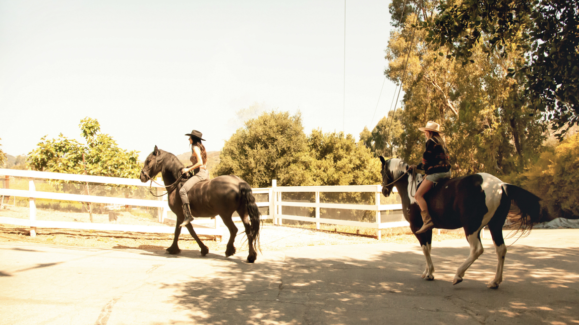 Οι καουμπόισσες δεν μελαγχολούν: «Πιστεύω στη δικαιοσύνη της καουμπόισσας και την υπεράσπιση των ανθρώπινων δικαιωμάτων»