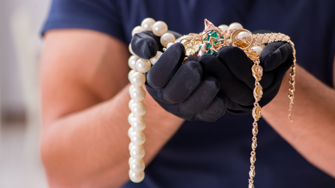 Κουκουλοφόροι λήστεψαν κοσμηματοπωλείο στη Ρόδο και άρπαξαν λεία άνω των 500.000 ευρώ!