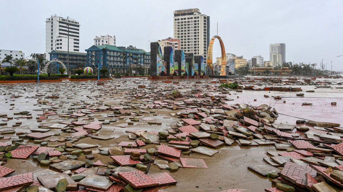 Στους 11 οι νεκροί από τον τυφώνα Μπουαλόι στο Βιετνάμ - Αγνοούνται ακόμα 20 άνθρωποι, δείτε βίντεο