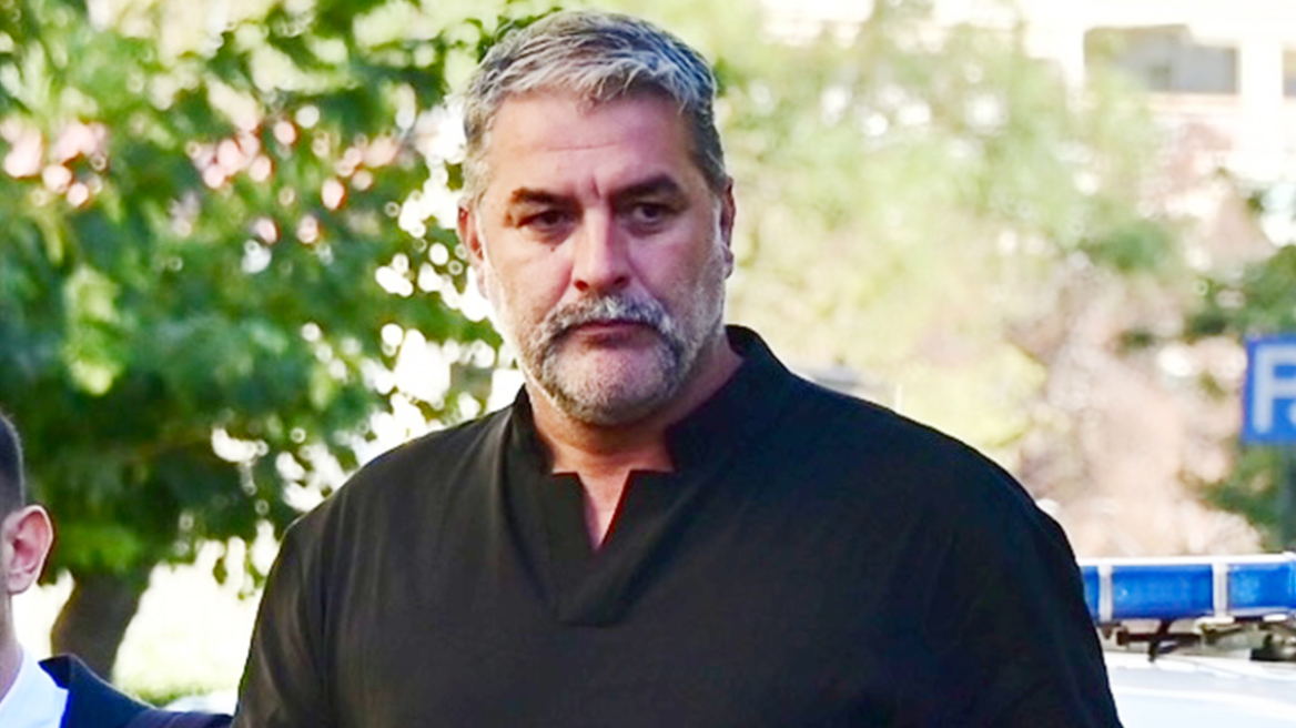 Βασίλης Μπισμπίκης: Αυτά συμβαίνουν καθημερινά, με ενδιαφέρει ότι είναι καλά και ότι δεν χτύπησε κάποιον άνθρωπο, λέει ο πατέρας του