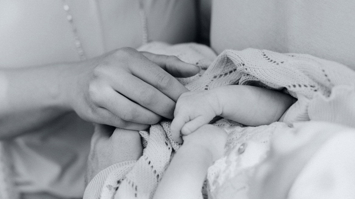 Απίστευτη ιστορία στη Δανία: Πήραν το νεογέννητο μωρό από μητέρα, αφού απέτυχε σε δοκιμασίες μαθηματικών