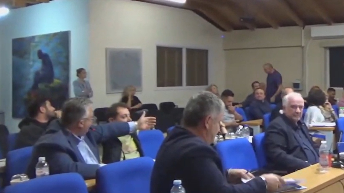 Ένταση και προσβολές στο δημοτικό συμβούλιο Μεσολογγίου.