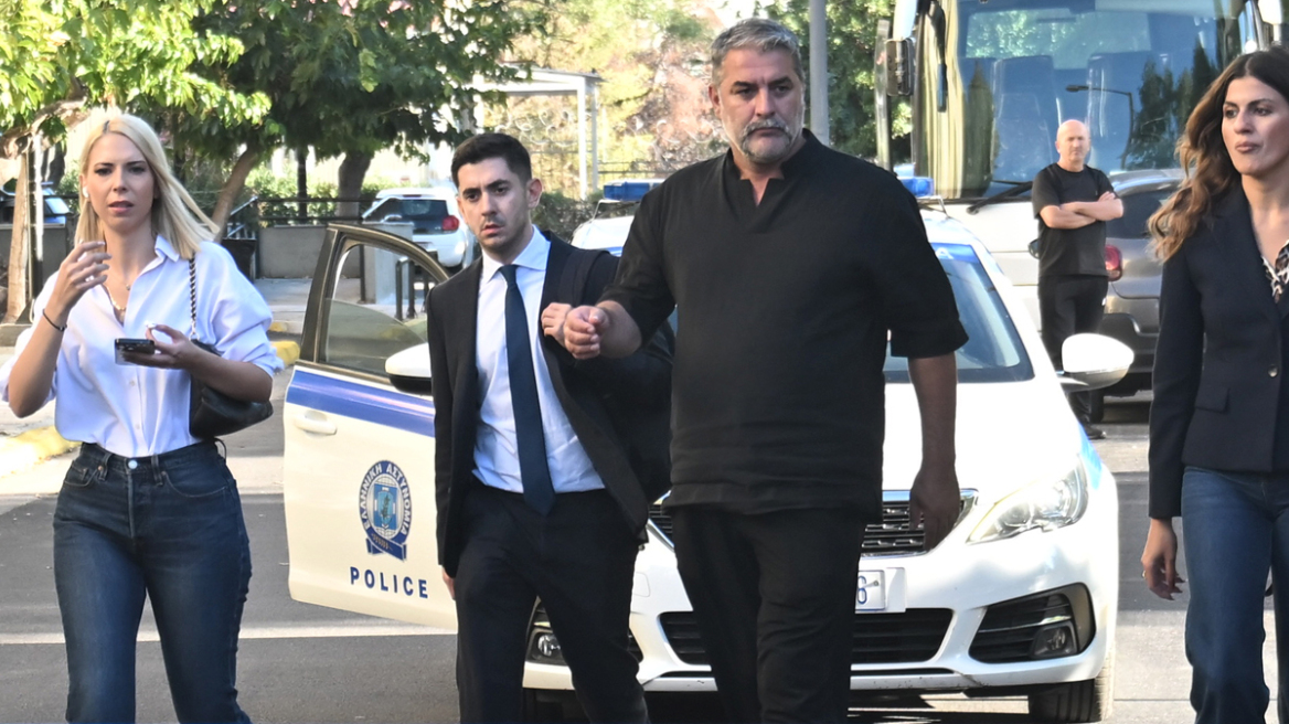 Δημογλίδου: Ο Μπισμπίκης δεν επικοινώνησε ποτέ με τις αρχές - Τρίτο πρόσωπο κάλεσε στο ΑΤ Φιλοθέης μία μέρα μετά το τροχαίο