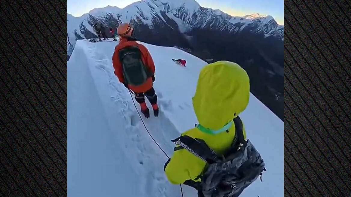 Τραγωδία στην Κίνα: 31χρονος ορειβάτης σκοτώθηκε πέφτοντας από ύψος 5.500 μέτρων ενώ τραβούσε φωτογραφία - Δείτε βίντεο
