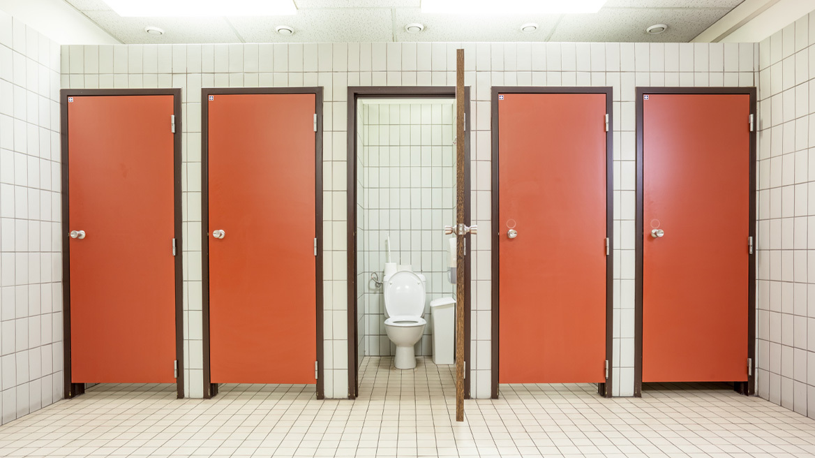 Οι τουαλέτες στα σχολεία της Σκωτίας θα είναι στη βάση του βιολογικού φύλου, όχι εκεί που «ένιωθαν πιο άνετα» τα παιδιά
