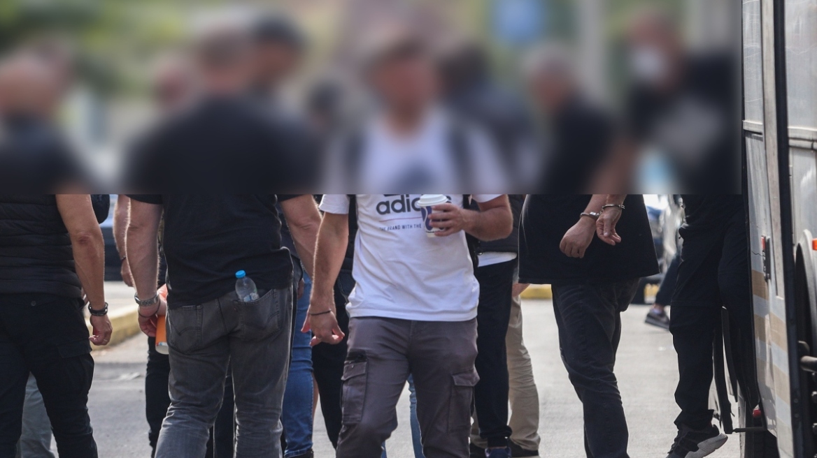 Διώξεις για σωρεία κακουργημάτων στα μέλη του κυκλώματος με την απάτη με το ΦΠΑ - Στον ανακριτή οι συλληφθέντες 
