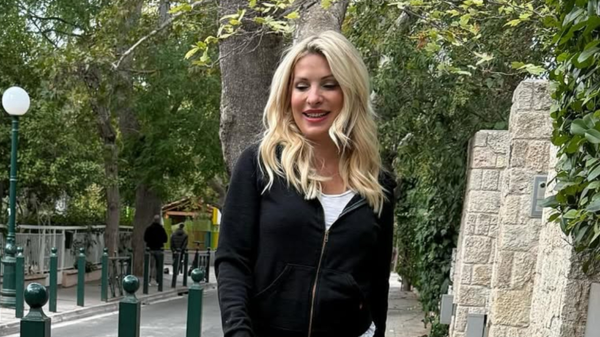 Η Ελένη Μενεγάκη ευχήθηκε καλό μήνα στους διαδικτυακούς της φίλους