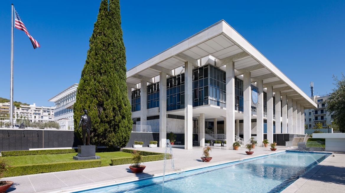Αναστολή χρηματοδότησης επηρεάζει την επικοινωνία της πρεσβείας.