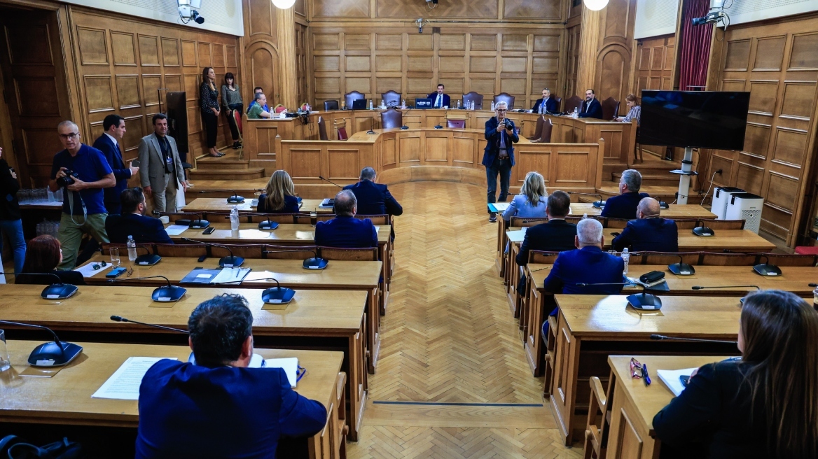 Βουλή: Αντιπαράθεση στην εξεταστική επιτροπή για την κλήση Μυλωνάκη