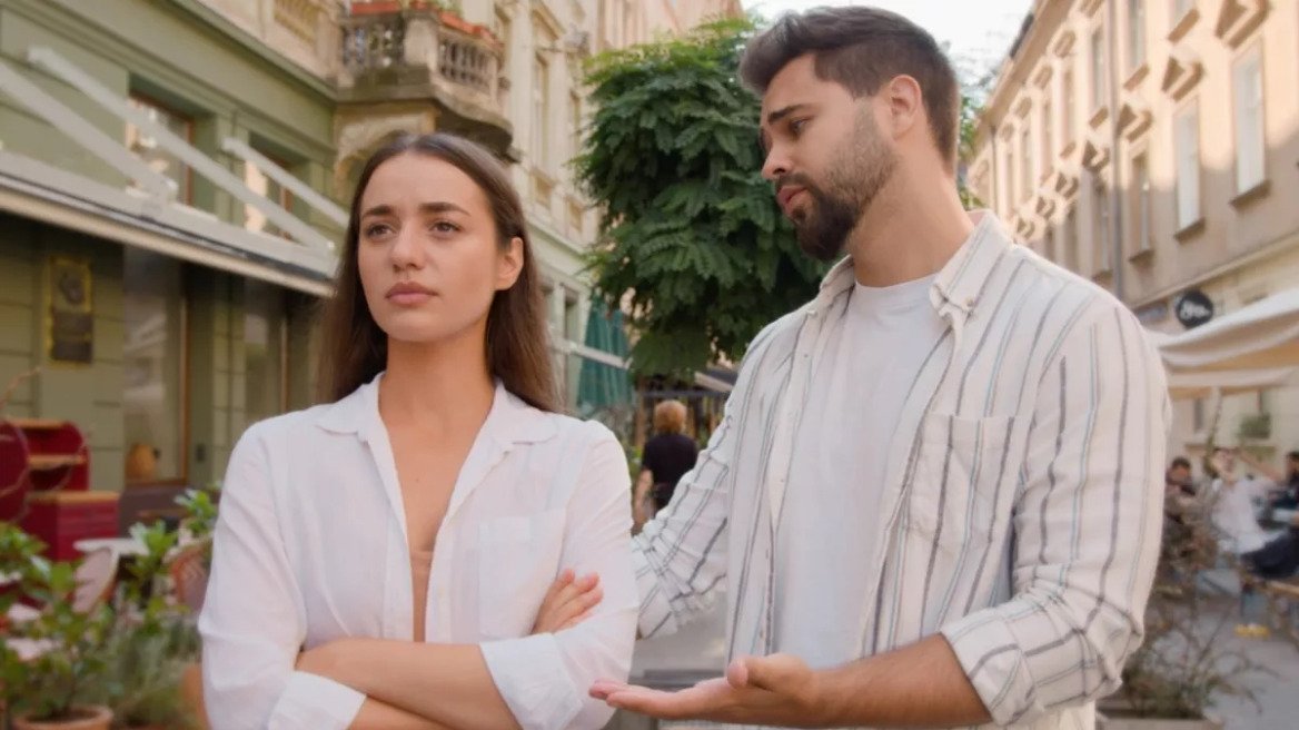 Η Gen Z βλέπει το διαζύγιο με άλλο μάτι – Γιατί χωρίζουν και πώς το αντιμετωπίζουν
