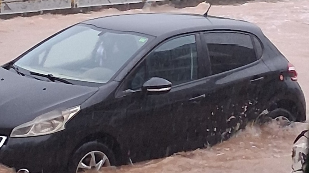 Αιτωλοακαρνανία: Πλημμύρισαν δρόμοι στην Κατοχή - Ακαθάριστα φρεάτια καταγγέλλουν οι κάτοικοι