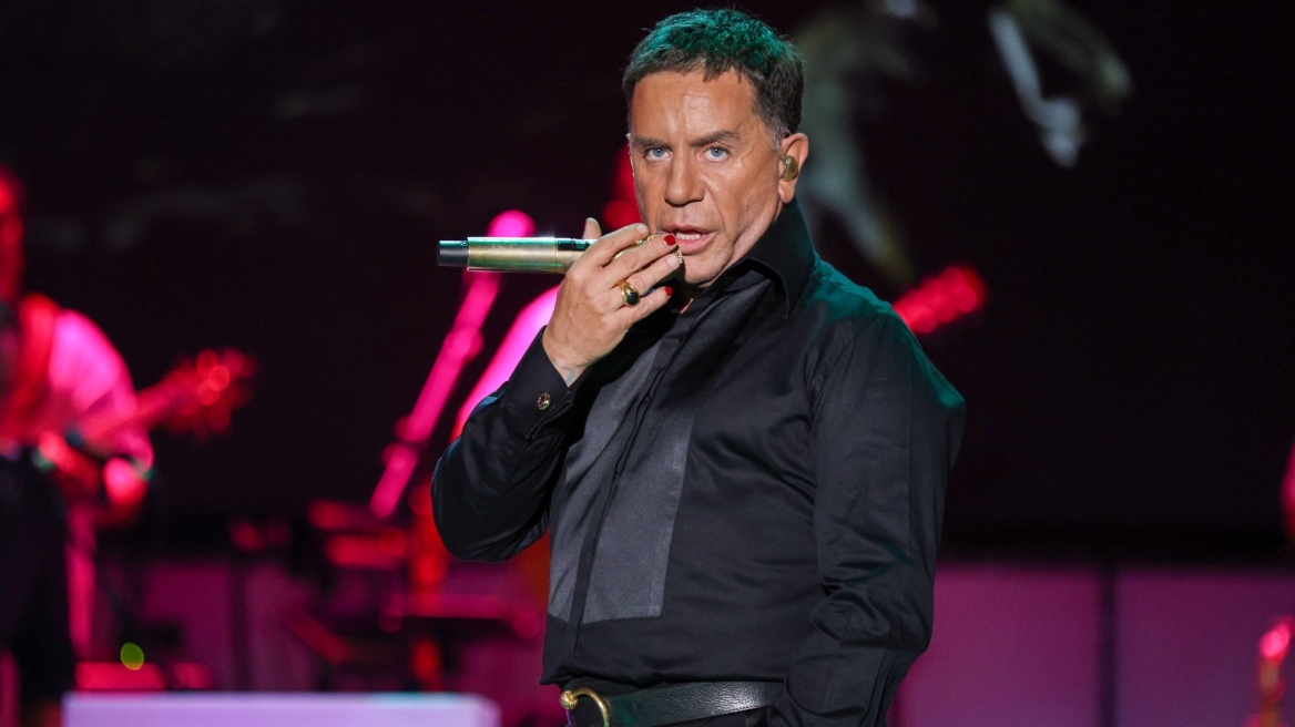 Επέστρεψε στη σκηνή ο Μαζωνάκης μετά την περιπέτεια με το Δρομοκαΐτειο - Η παράσταση με τον Δεληβοριά έγινε sold out σε τρεις ώρες