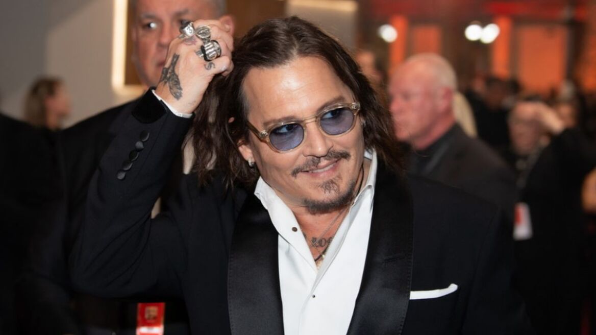 Ο Τζόνι Ντεπ εμφανίστηκε στην Εβδομάδα Μόδας στο Παρίσι μετά από 30 χρόνια - Δείτε βίντεο