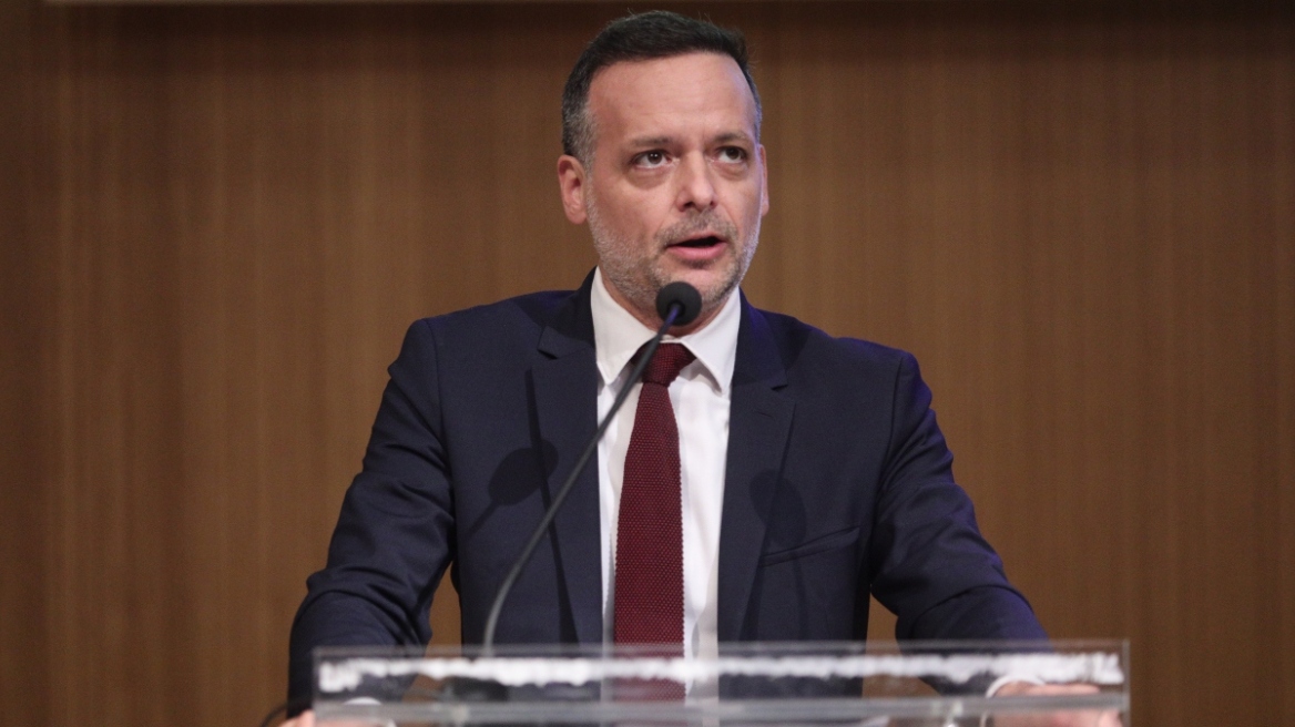 Επιμένει ο Δούκας για τον Άγνωστο Στρατιώτη: Η κυβέρνηση πήρε την αρμοδιότητα, αλλά όχι την ευθύνη