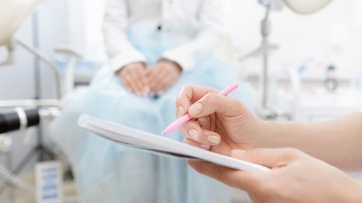 Ισπανία: Η κυβέρνηση θέλει να συμπεριλάβει στο Σύνταγμα το δικαίωμα των γυναικών στην άμβλωση
