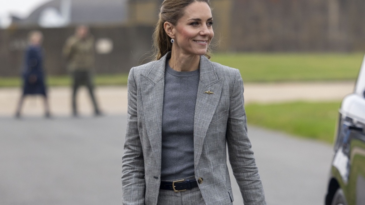 H Kέιτ Μίντλετον φόρεσε το τέλειο γκρι κοστούμι από την Bella Freud
