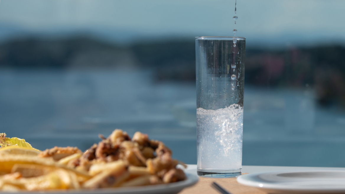 Τσίπουρο και ούζο σταθερά στην προτίμηση των Ελλήνων