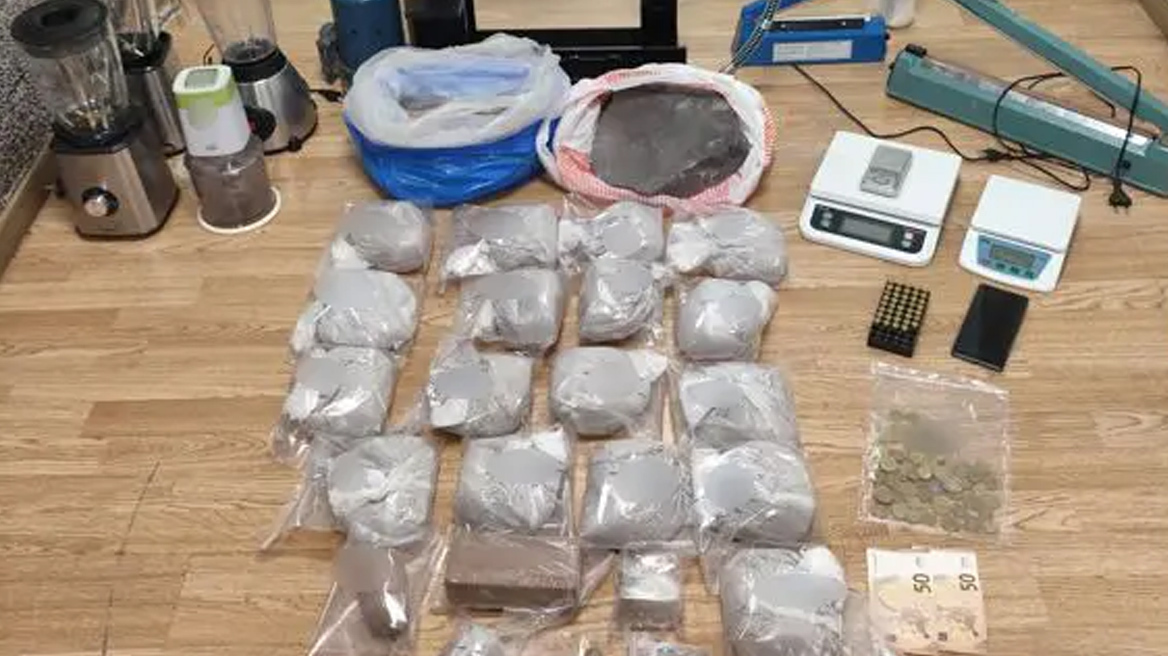 Σύλληψη 32χρονου στην Αθήνα για κατοχή ναρκωτικών – Κατασχέθηκαν πάνω από 9 κιλά ηρωίνης
