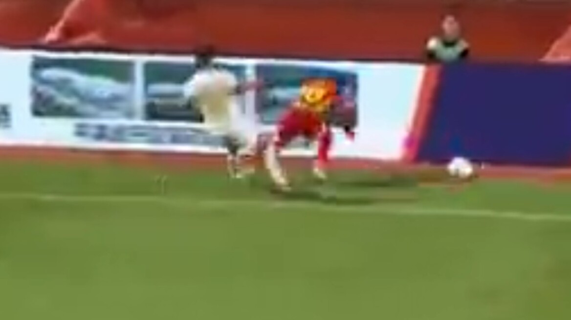 Βίντεο: Σοκαριστικός τραυματισμός ποδοσφαιριστή σε αγώνα στην Κίνα