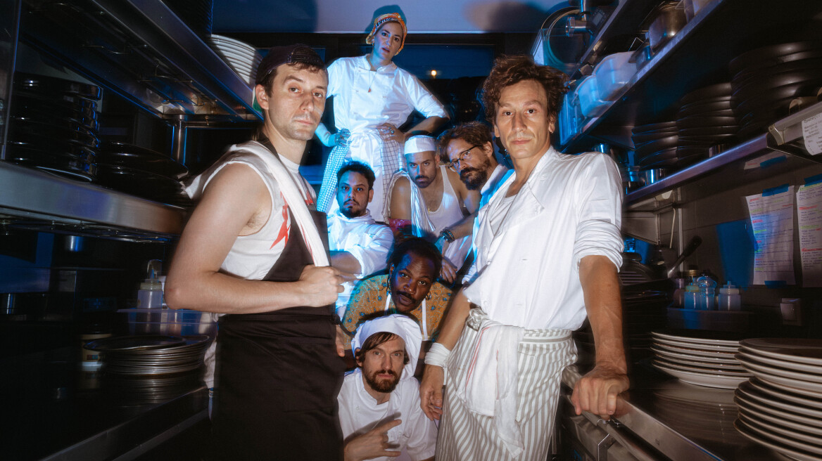 «Η Κουζίνα»: Ένα επίκαιρο έργο για τις  απάνθρωπες εργασιακές συνθήκες στο Θέατρο Κιβωτός 