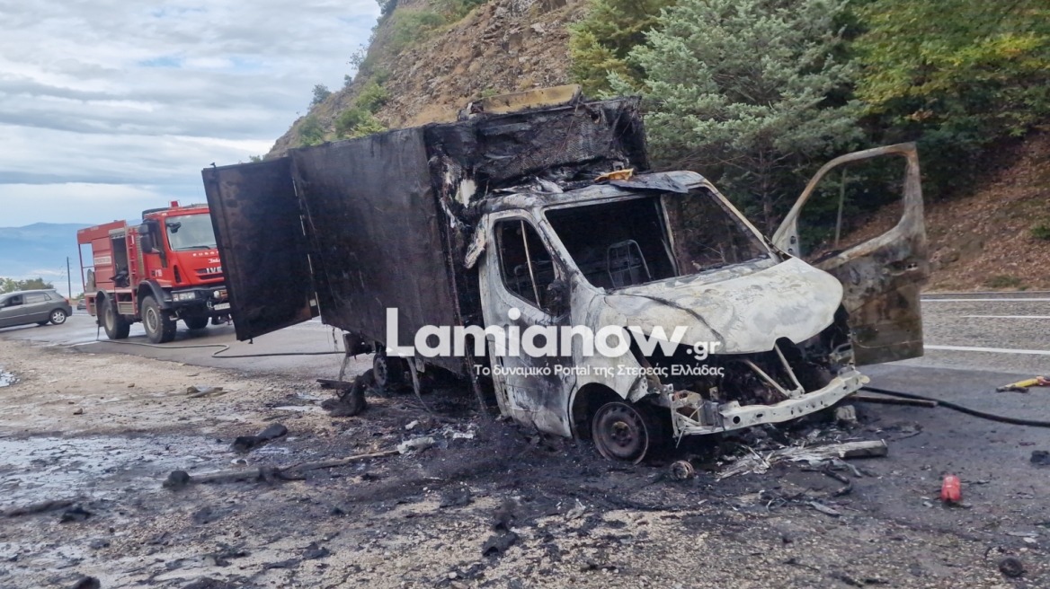 Λαμία: Φορτηγό τυλίχθηκε στις φλόγες στο 10ο χλμ. Θερμοπυλών – Ιτέας, δείτε φωτογραφίες και βίντεο
