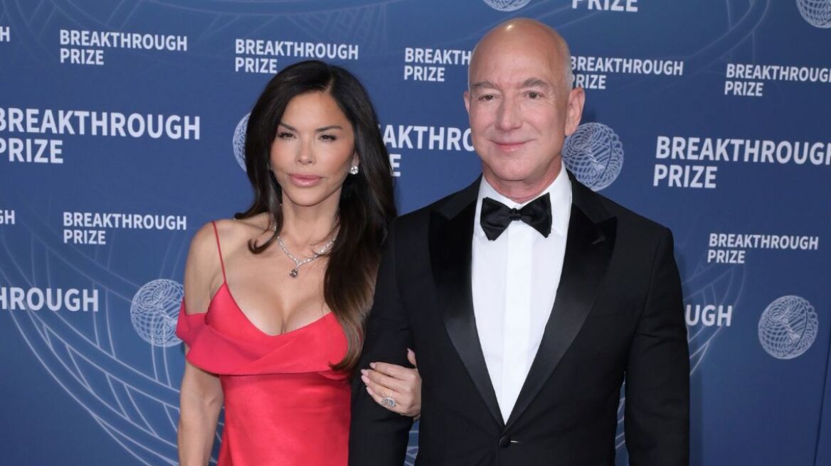 Λόρεν Σάντσεζ: Η εντυπωσιακή εμφάνιση στο Παρίσι με τον Τζεφ Μπέζος 