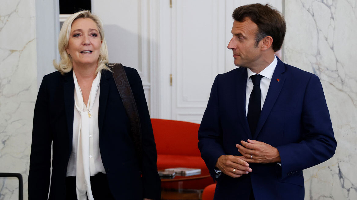 Ανάλυση Politico: Η Λεπέν οσμίζεται αίμα και ορέγεται εξουσία την ώρα που ο Μακρόν εξαντλεί τις επιλογές του