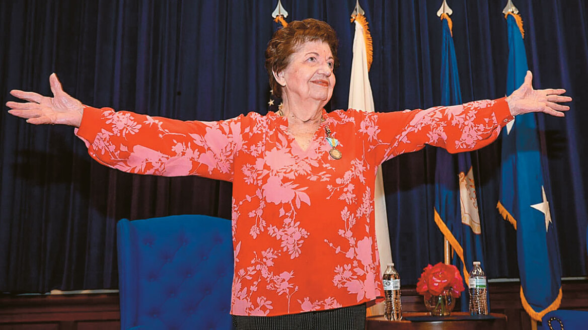 Μαρία Μπαντούβερις, η Ελληνίδα-θρύλος που υπηρέτησε 81 χρόνια στην Πολεμική Αεροπορία των ΗΠΑ