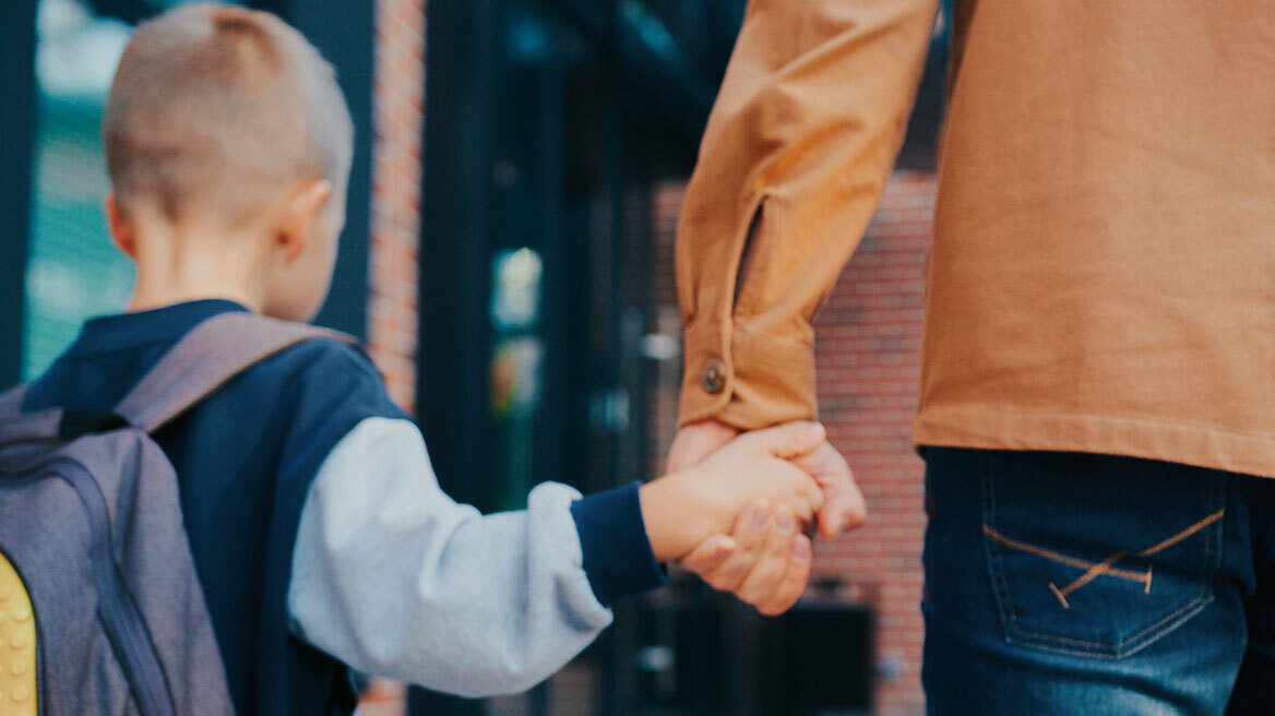 Aρειος Πάγος: Αν ο πατέρας δεν δίνει διατροφή, θα πληρώνουν ο παππούς και η γιαγιά