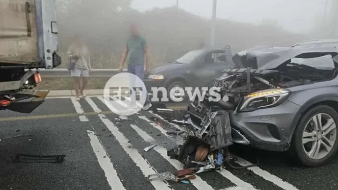 Τροχαίο λόγω ομίχλης λίγο πριν τα διόδια Πολυμύλου - Από το ένα ρεύμα η κυκλοφορία στο ρεύμα προς Κοζάνη