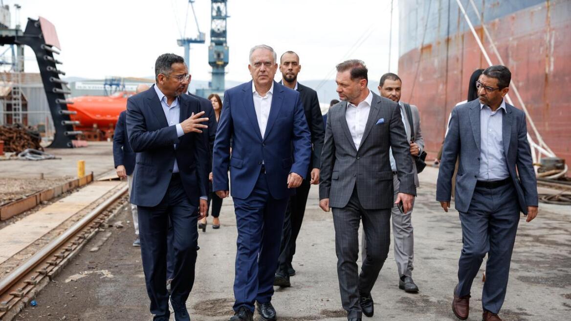 Επίσκεψη Θεοδωρικάκου στα Ναυπηγεία Ελευσίνας με τον Σαουδάραβα υπουργό Βιομηχανίας
