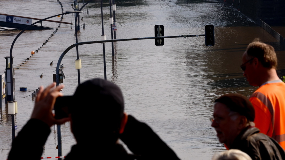 Σε κόκκινο συναγερμό η Ρουμανία λόγω των βροχοπτώσεων - Κλείνουν εκατοντάδες σχολεία