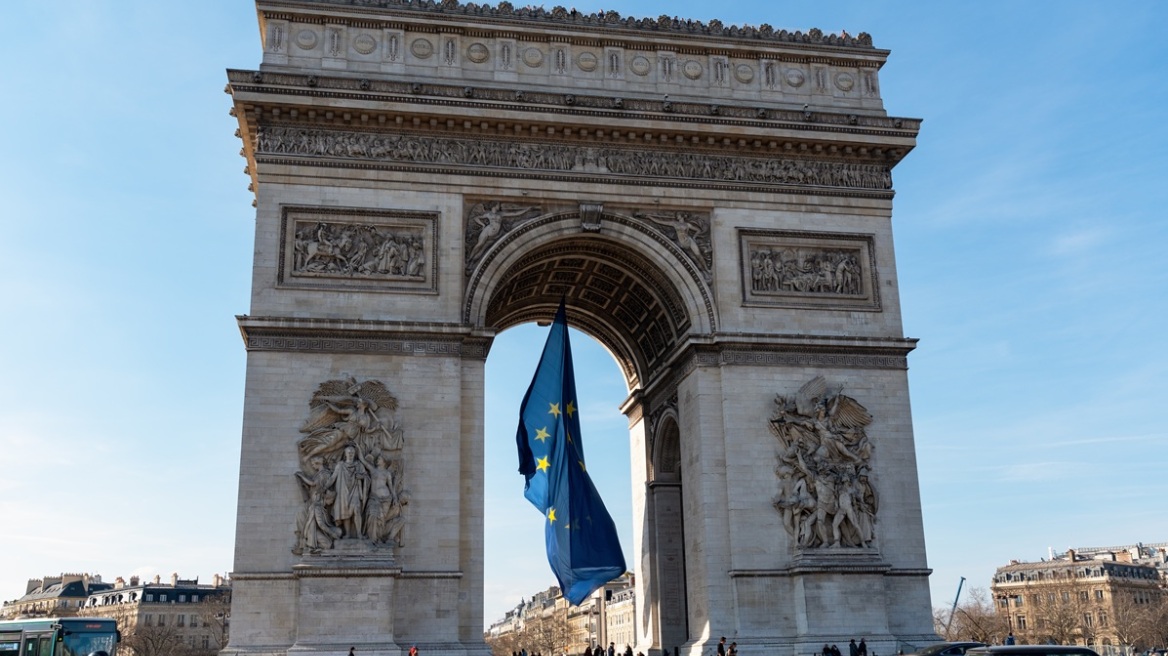 Γαλλία: Το ενδεχόμενο να μην εγκριθεί ο κρατικός προϋπολογισμός του 2026 ανησυχεί την Ευρώπη