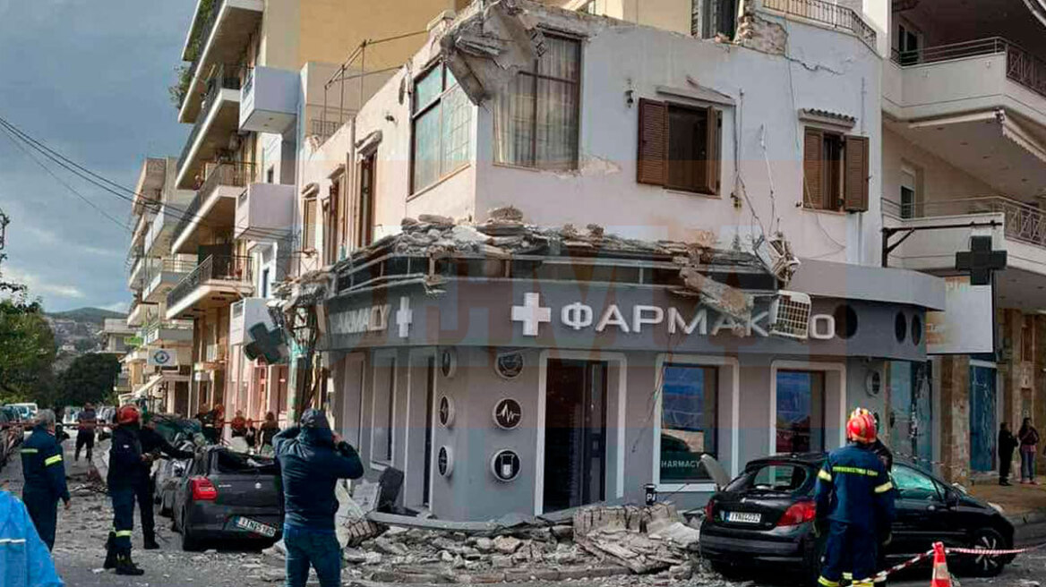 Κατέρρευσαν μπαλκόνια σε κεντρικό δρόμο στο Λαύριο, μεγάλες ζημιές - Δείτε φωτογραφίες