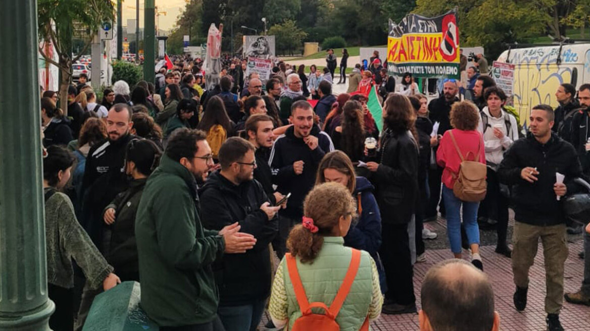 Συγκέντρωση διαμαρτυρίας για την Παλαιστίνη και τα εργασιακά πριν από την εκδήλωση του ΣΕΒ - Δείτε φωτογραφίες