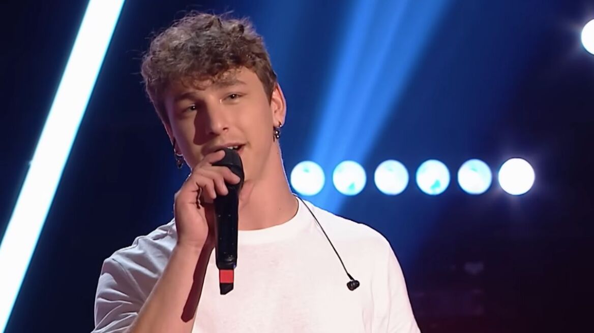 Voice: Εντυπωσίασε με την ερμηνεία του διαγωνιζόμενος που τραγούδησε το «Αν είσαι ένα αστέρι» - Δείτε βίντεο