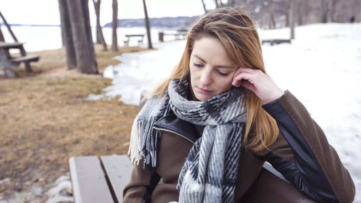 Μήπως το κρύο σάς ρίχνει τη διάθεση; Ο ειδικός δίνει tips για να νικήσετε την «κατάθλιψη του χειμώνα»
