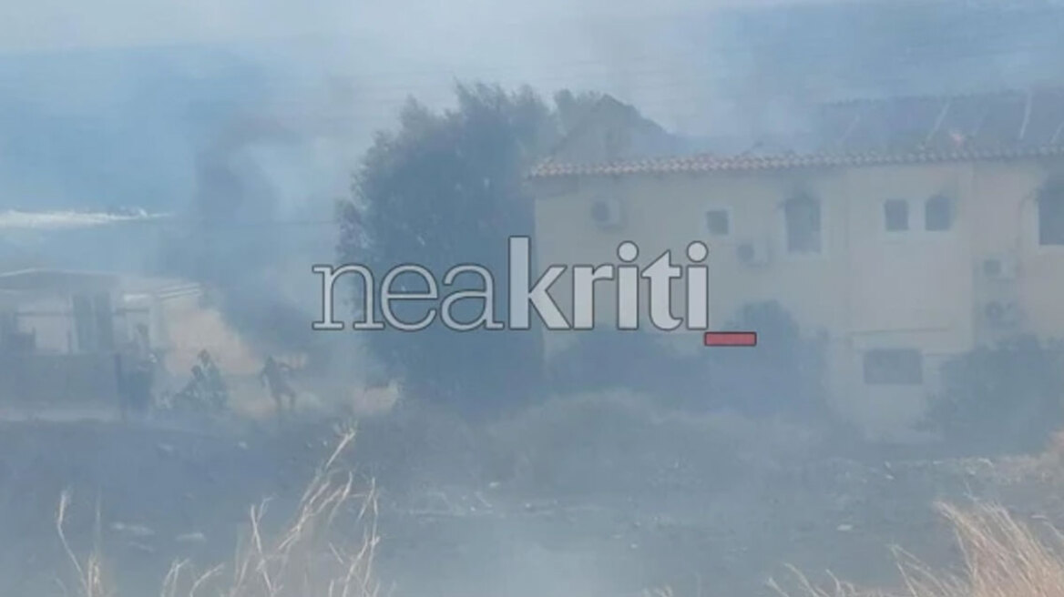 Οριοθετήθηκε η φωτιά στον Λέντα Κρήτης - Κάηκαν ενοικιαζόμενα δωμάτια και ταβέρνα