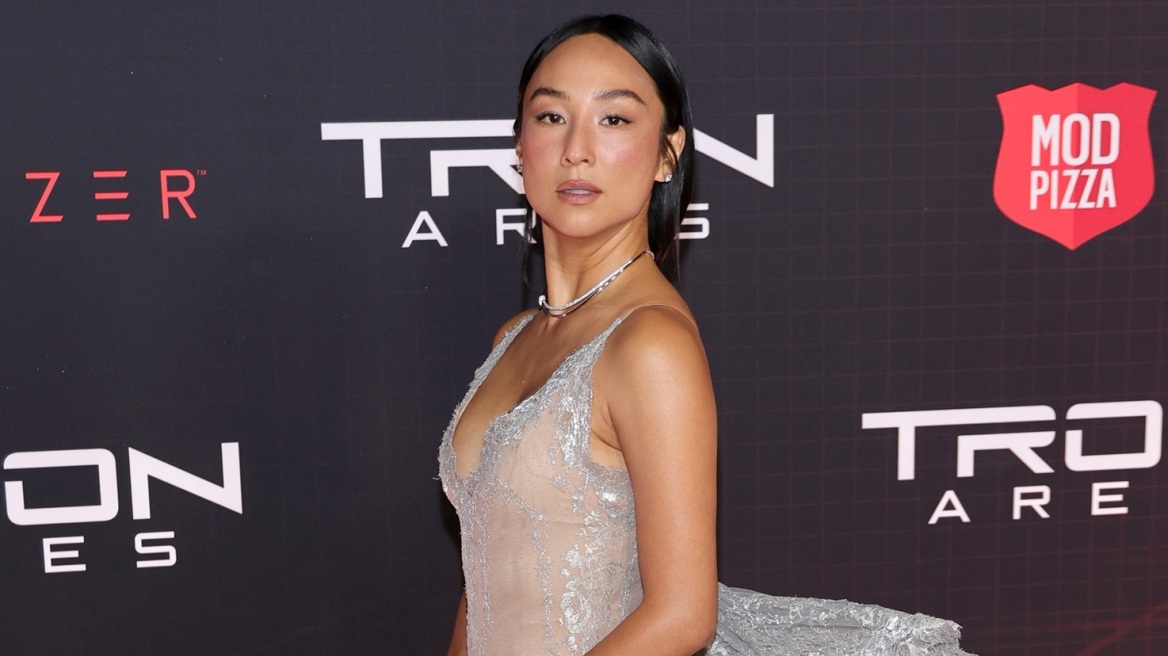 H Γκρέτα Λι με δαντελένιο φόρεμα βγαλμένο απευθείας από την πασαρέλα του Dior
