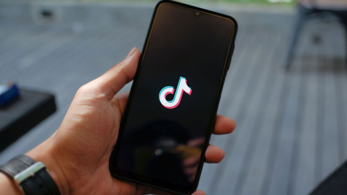 Εθισμένοι στο TikTok: Οι εντατικοί χρήστες σκρολάρουν πάνω από 4 ώρες την ημέρα