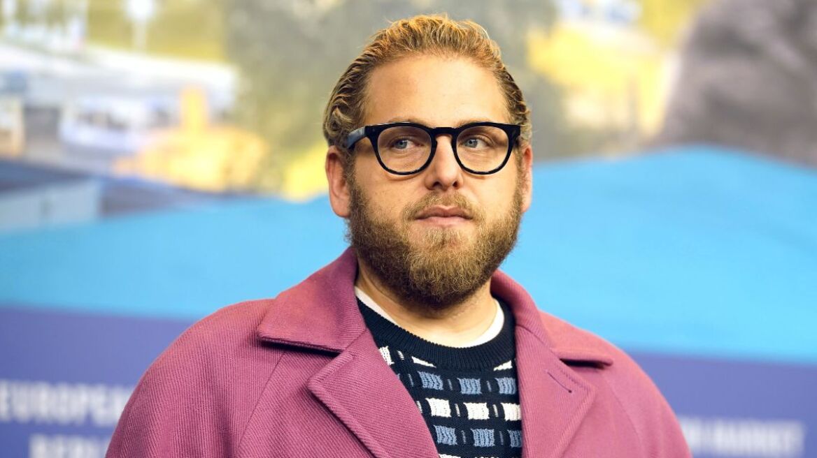 Τζόνα Χιλ:  Αγνώριστος στα γυρίσματα της νέας του ταινίας «Cut Off»