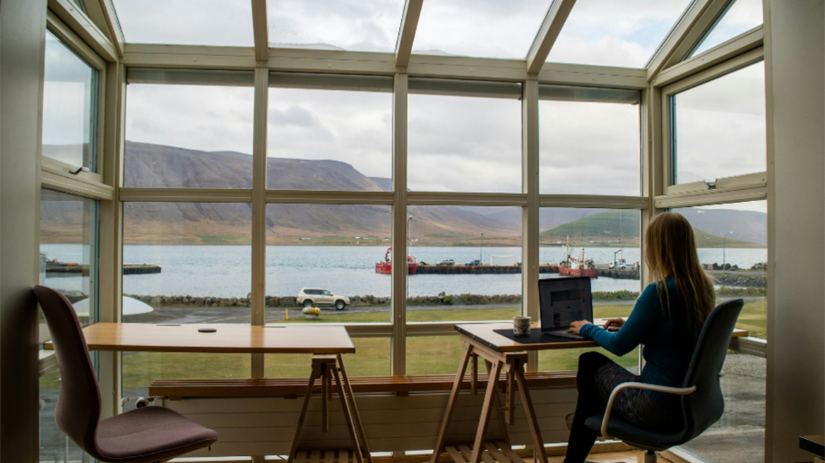 Η εποχή της ευελιξίας στην εργασία: προκλήσεις και ευκαιρίες του υβριδικού μοντέλου εργασίας