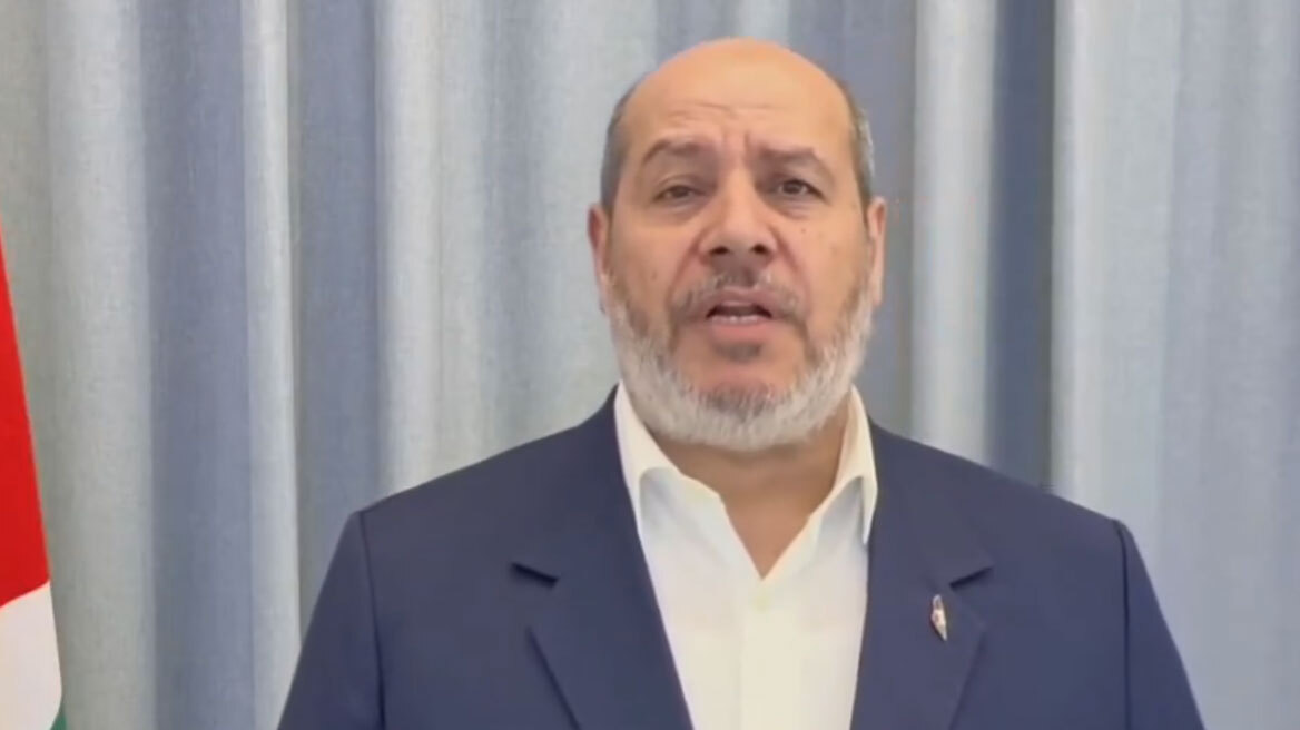 Δείτε βίντεο: Η στιγμή που ο επικεφαλής διαπραγματευτής της Χαμάς ανακοινώνει το τέλος του πολέμου