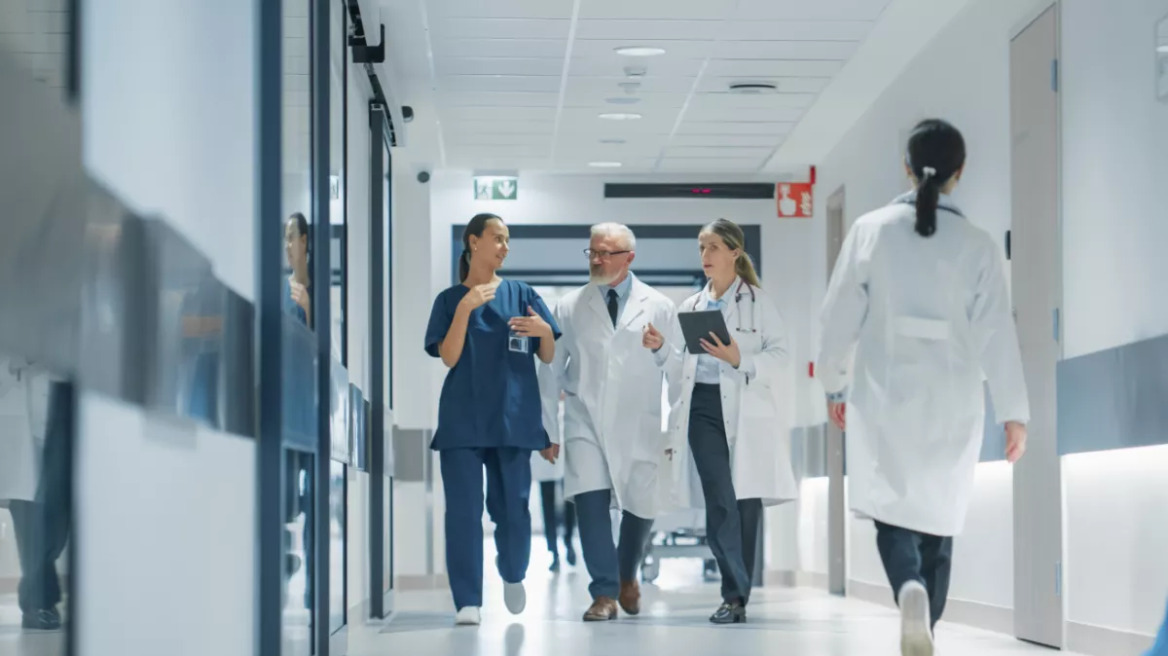 Μικροβιακή αντοχή και ενδονοσοκομειακές λοιμώξεις «σαρώνουν» την Ελλάδα – Ένας καθηγητής εξηγεί πώς θα δοθεί λύση
