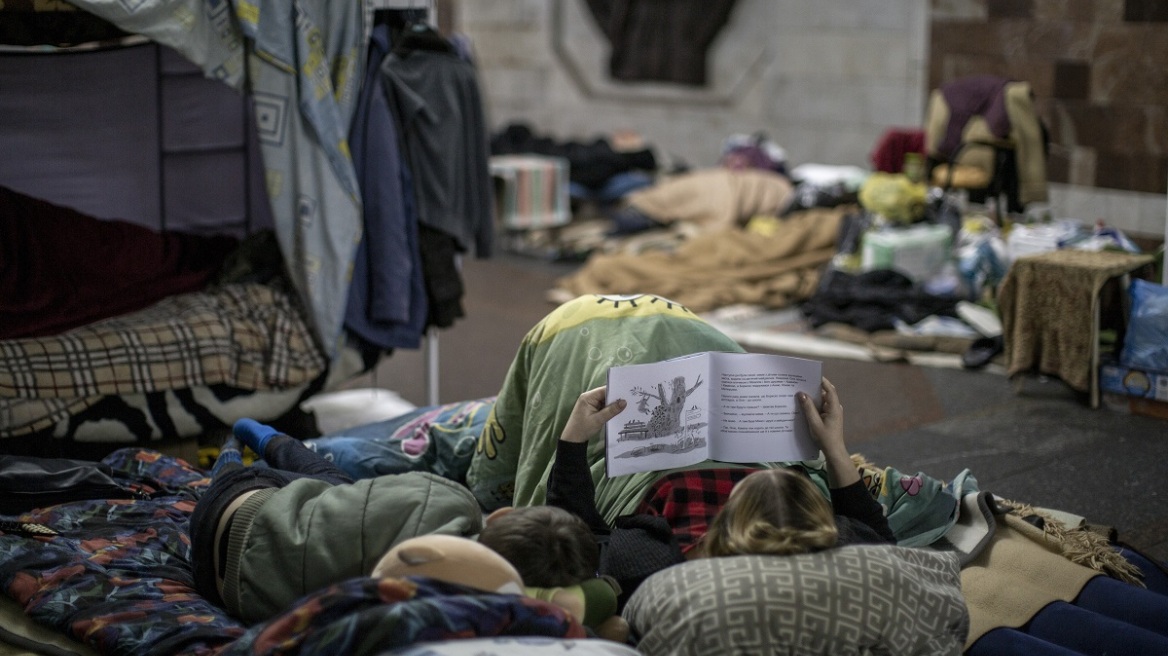 Συγκλονιστικές μαρτυρίες Ουκρανών στο Marie Claire: «Ο πατέρας της κόρης μου πολεμάει στην πρώτη γραμμή»