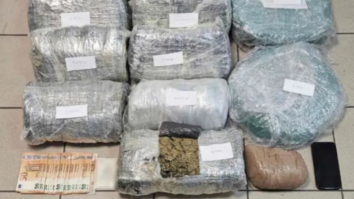 Θεσσαλονίκη: Έκρυβε πάνω από 23 κιλά κάνναβης στο ντεπόζιτο του αυτοκινήτου του - Δείτε βίντεο