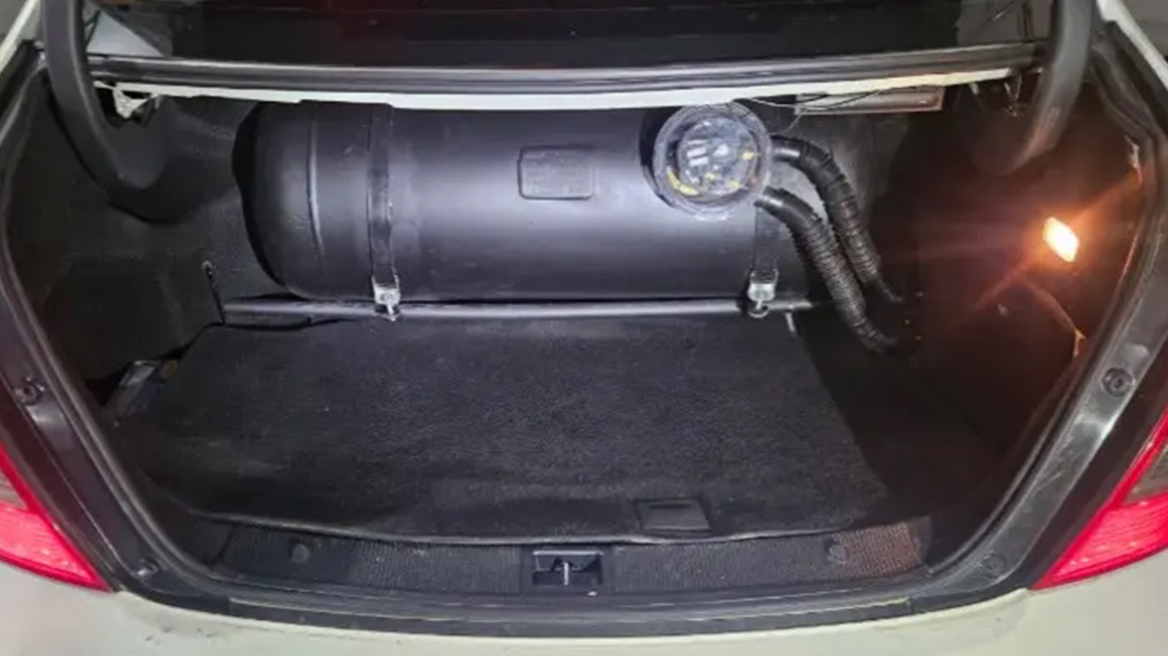 41χρονος προσπάθησε να περάσει 23 κιλά κάνναβης από την Αλβανία - Τα είχε κρύψει στο ντεπόζιτο υγραερίου