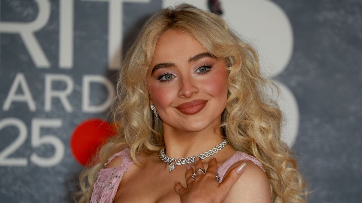 Η Σαμπρίνα Κάρπεντερ κατηγορείται ότι κάνει πλάκα για μια ψυχική διαταραχή στο νέο της τραγούδι